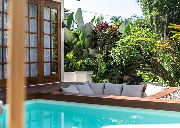 Garden Heights By Evdekimi - Elegant 3br Jungle Oasis With Hammock ヴィラ *
