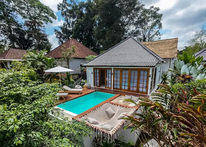 Garden Heights By Evdekimi - Elegant 3br Jungle Oasis With Hammock *