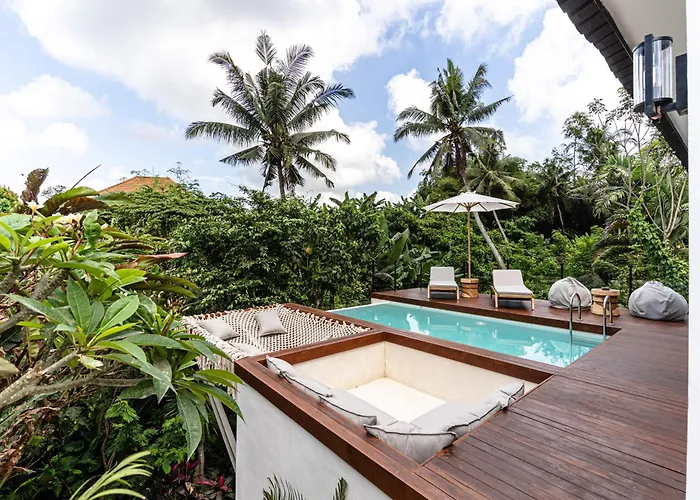 Garden Heights By Evdekimi - Elegant 3br Jungle Oasis With Hammock ヴィラ *